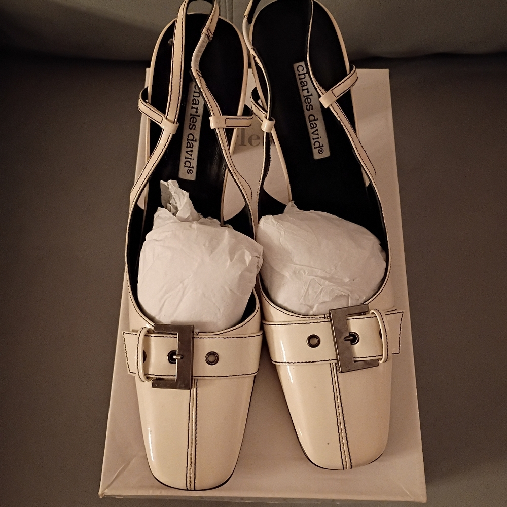 New Charles David Off White Patent Leather  Buckle Heels (9.5)